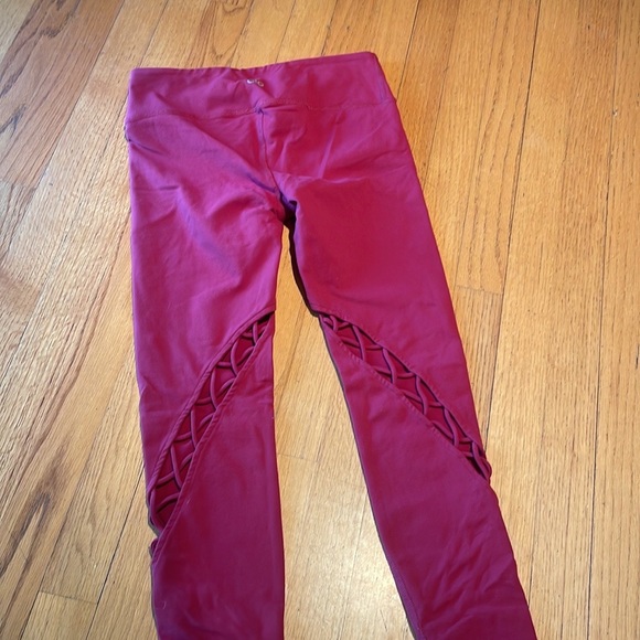 Alo Yoga Criss Cross Cutout Full Length Leggings - Picture 10 of 12